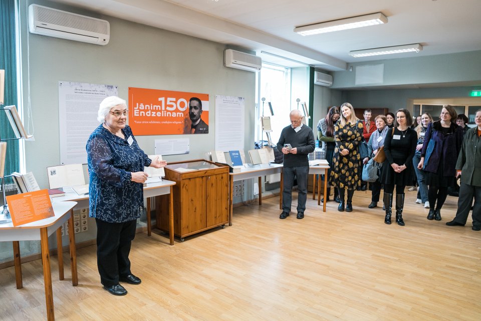 Jāņa Endzelīna 150. jubilejai veltītas izstādes «Jānim Endzelīnam 150» atklāšana Latvijas Universitātes Humanitāro zinātņu bibliotēkā. null