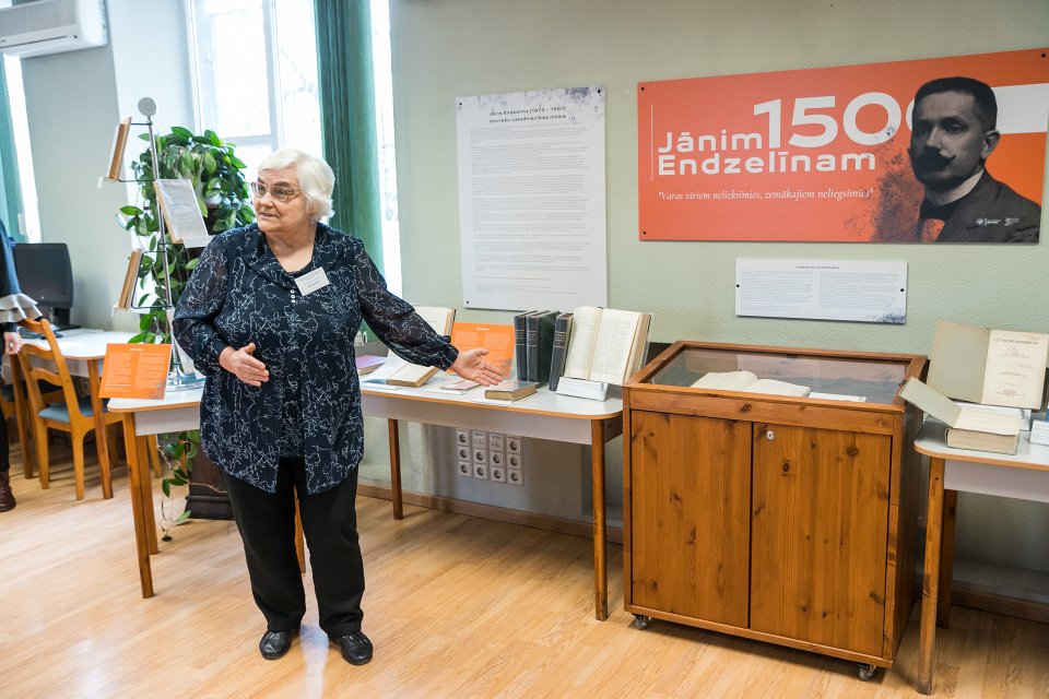 Jāņa Endzelīna 150. jubilejai veltītas izstādes «Jānim Endzelīnam 150» atklāšana Latvijas Universitātes Humanitāro zinātņu bibliotēkā. null