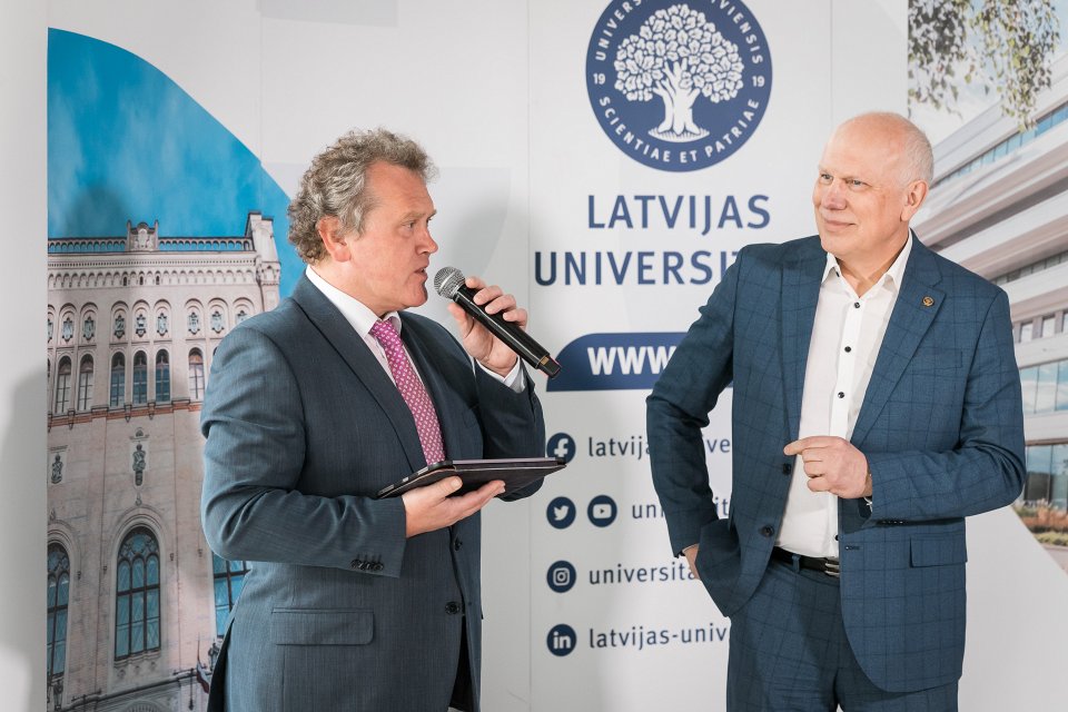 Latvijas Universitātes Akadēmiskā centra teritorijas attīstības metu konkursa devīžu atvēršanas pasākums. null