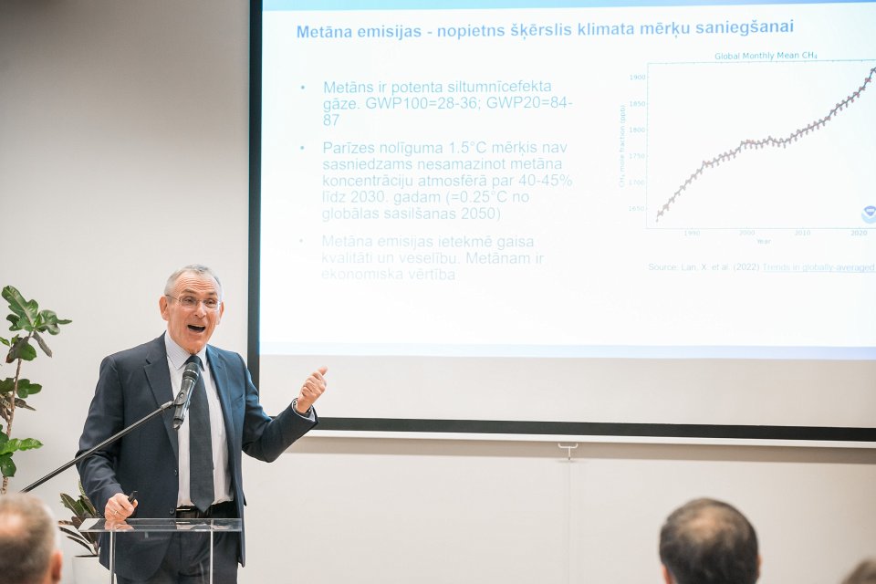 Latvijas Universitātes 81. starptautiskās zinātniskās konferences sekcija «Veiksmīga enerģētikas transformācija: Plaisa starp ambīcijām un rīcību». Bijušais Eiropas Savienības enerģētikas komisārs Andris Piebalgs.