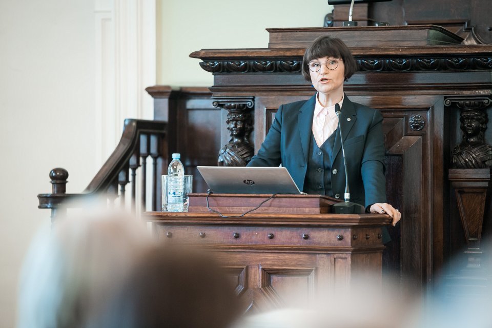 Latvijas Universitātes Satversmes simtgades konference. LU Juridiskās fakultātes profesore Sanita Osipova.