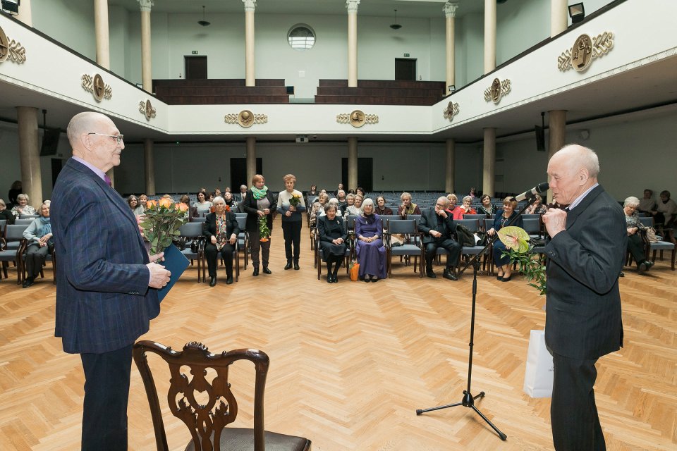 Latvijas Universitātes senioru jubilāru sveikšana. null