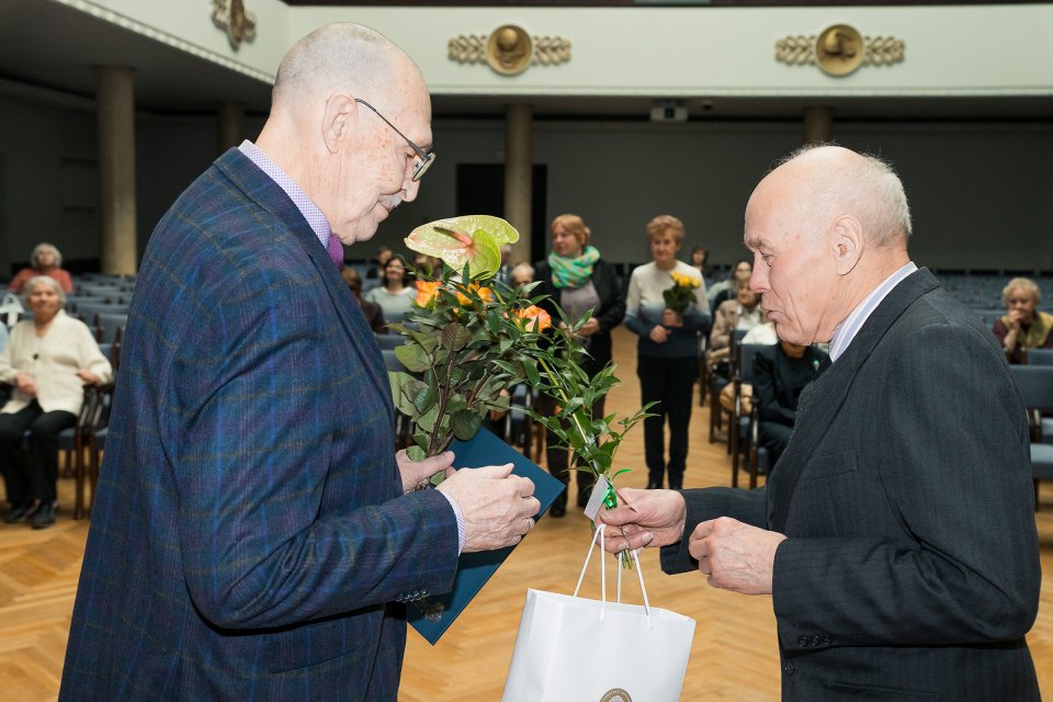 Latvijas Universitātes senioru jubilāru sveikšana. null