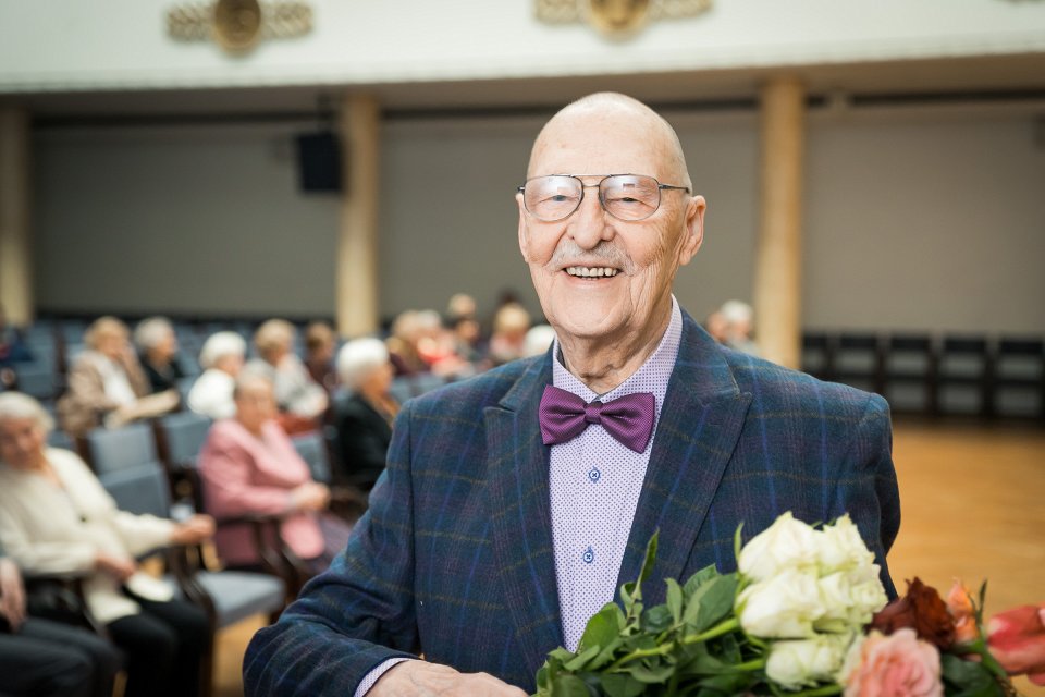 Latvijas Universitātes senioru jubilāru sveikšana. null