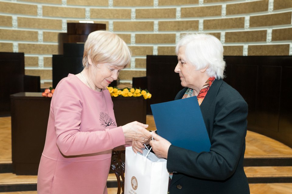 Latvijas Universitātes senioru jubilāru sveikšana. null