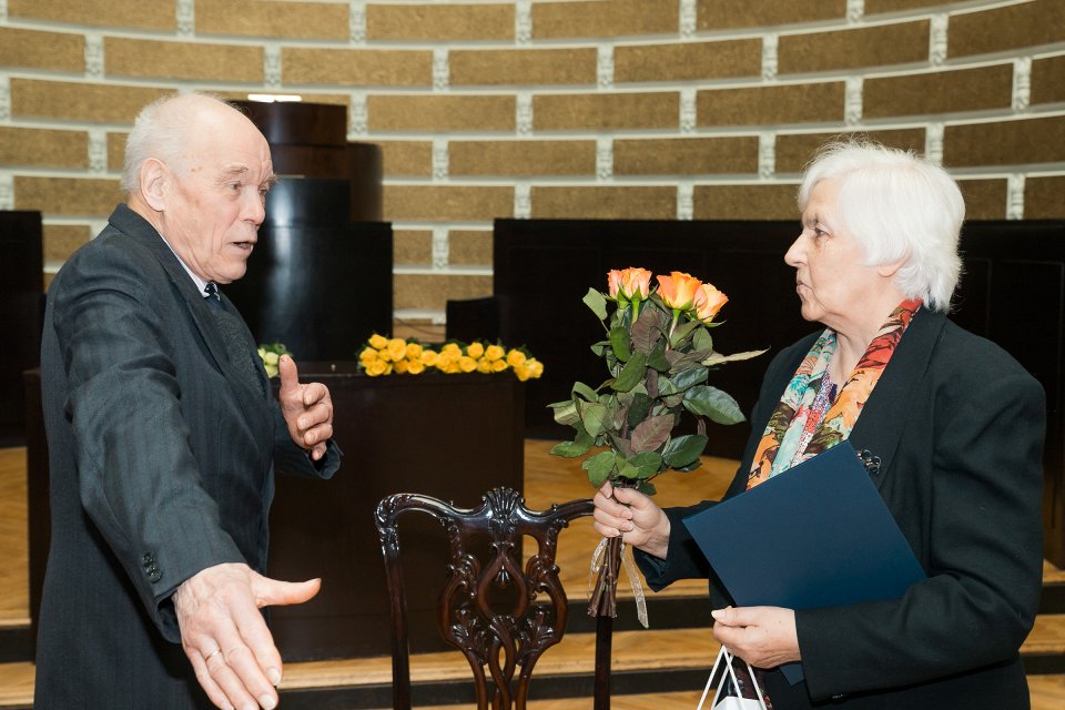 Latvijas Universitātes senioru jubilāru sveikšana. null