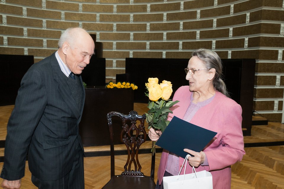 Latvijas Universitātes senioru jubilāru sveikšana. null