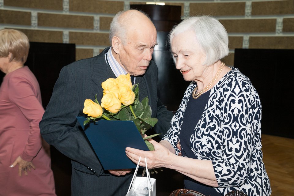 Latvijas Universitātes senioru jubilāru sveikšana. null