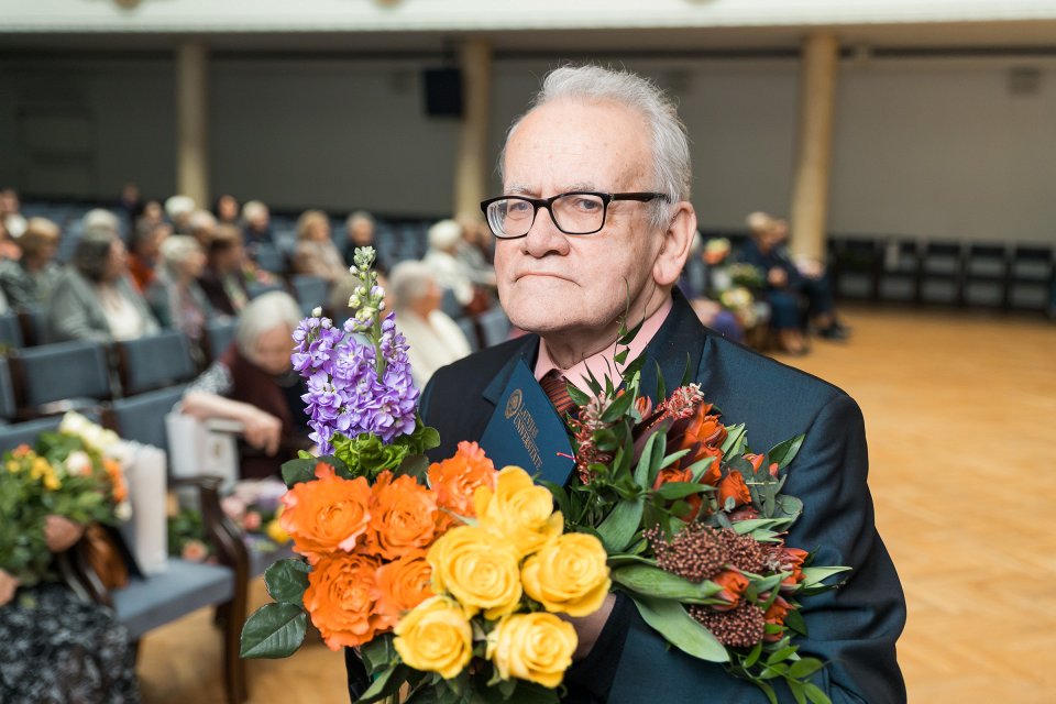 Latvijas Universitātes senioru jubilāru sveikšana. null