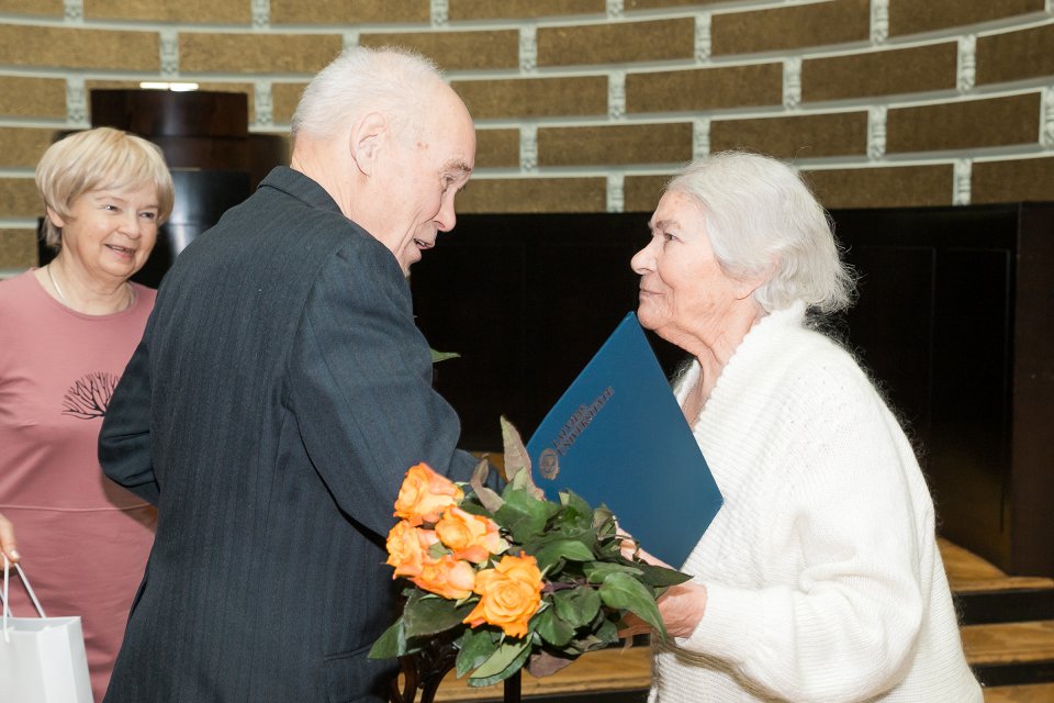 Latvijas Universitātes senioru jubilāru sveikšana. null