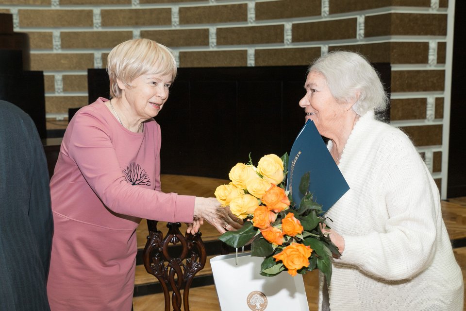 Latvijas Universitātes senioru jubilāru sveikšana. null