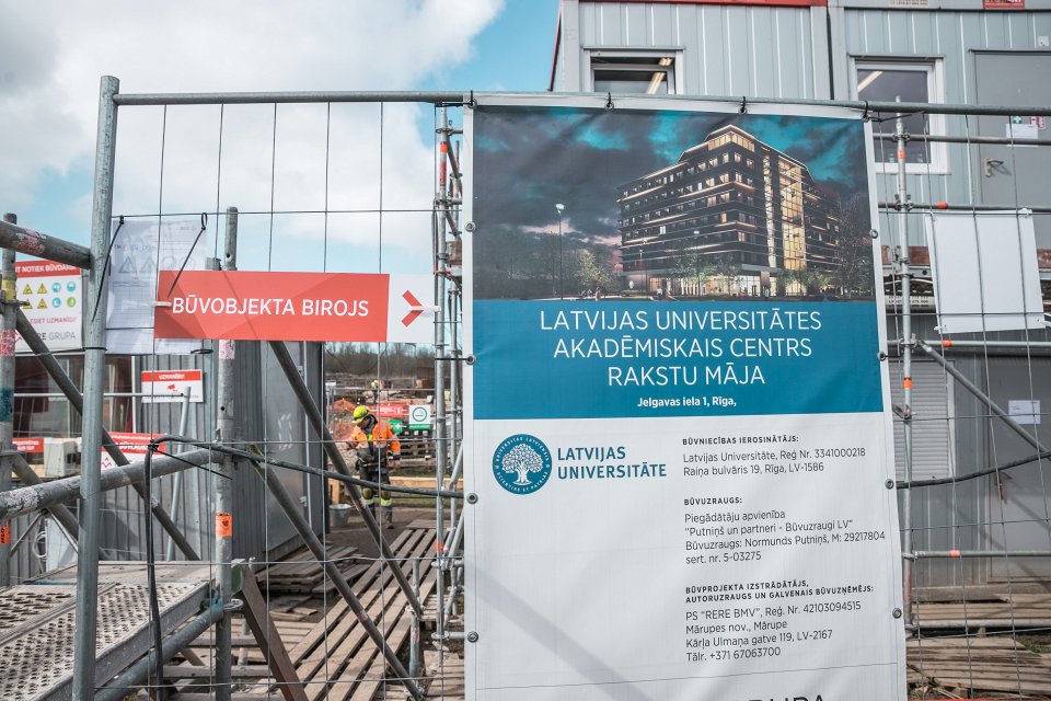 Topošās Latvijas Universitātes Akadēmiskā centra Rakstu mājas būvlaukums. Topošās Rakstu mājas apskate.