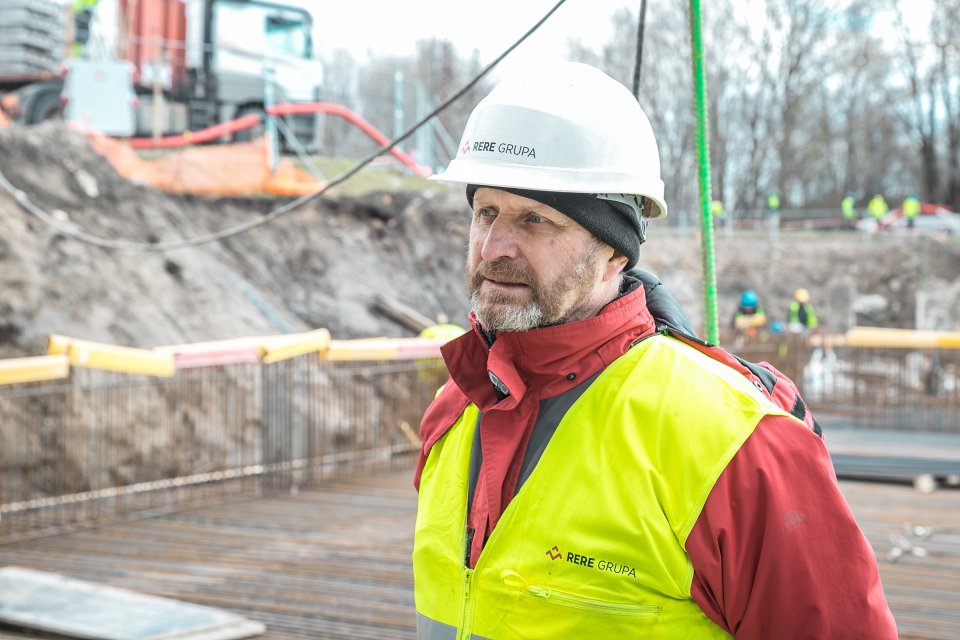 Rīgas domes un Latvijas Universitātes pārstāvju tikšanās. Topošās Latvijas Universitātes Akadēmiskā centra Rakstu mājas apskate.