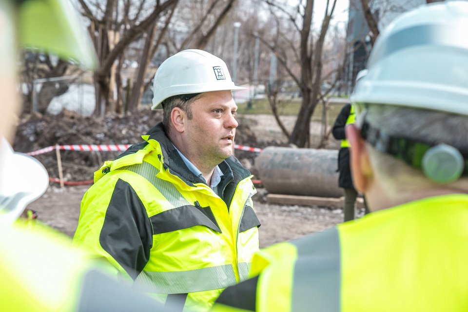 Rīgas domes un Latvijas Universitātes pārstāvju tikšanās. Topošā gājēju tilta pār Kīleveina grāvi apskate.