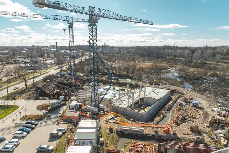 Topošās Latvijas Universitātes Akadēmiskā centra Rakstu mājas būvlaukums. null