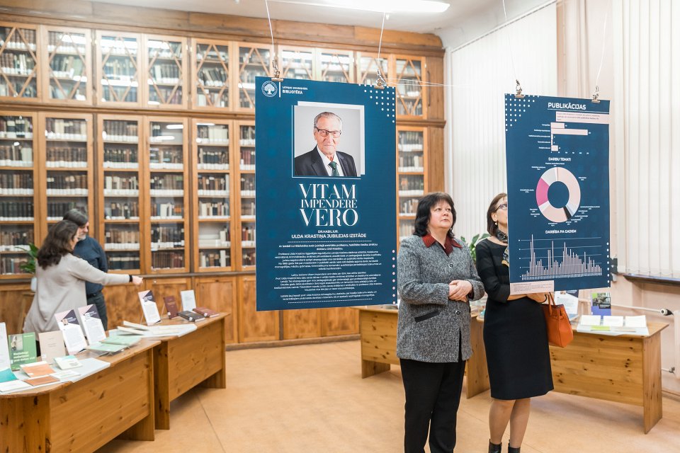 Dr. habil. iur. Ulda Krastiņa jubilejai veltītas izstādes «Vitam Impendre Vero» («Dzīvi veltīt taisnībai») atklāšana Latvijas Universitātes Bibliotēkā Raiņa bulvārī. null