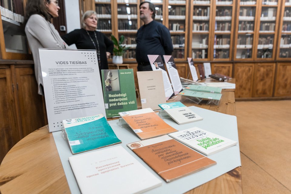 Dr. habil. iur. Ulda Krastiņa jubilejai veltītas izstādes «Vitam Impendre Vero» («Dzīvi veltīt taisnībai») atklāšana Latvijas Universitātes Bibliotēkā Raiņa bulvārī. null