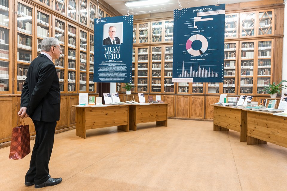 Dr. habil. iur. Ulda Krastiņa jubilejai veltītas izstādes «Vitam Impendre Vero» («Dzīvi veltīt taisnībai») atklāšana Latvijas Universitātes Bibliotēkā Raiņa bulvārī. null