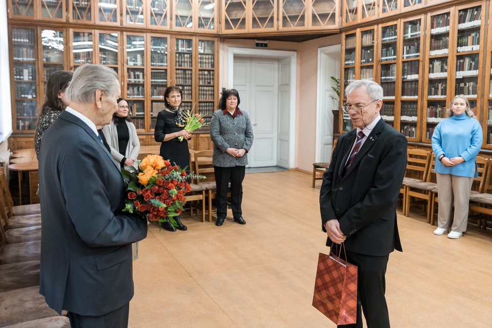 Dr. habil. iur. Ulda Krastiņa jubilejai veltītas izstādes «Vitam Impendre Vero» («Dzīvi veltīt taisnībai») atklāšana Latvijas Universitātes Bibliotēkā Raiņa bulvārī. null