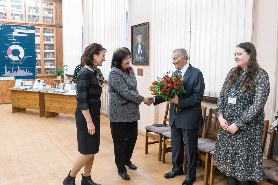 Dr. habil. iur. Ulda Krastiņa jubilejai veltītas izstādes «Vitam Impendre Vero» («Dzīvi veltīt taisnībai») atklāšana Latvijas Universitātes Bibliotēkā Raiņa bulvārī. null