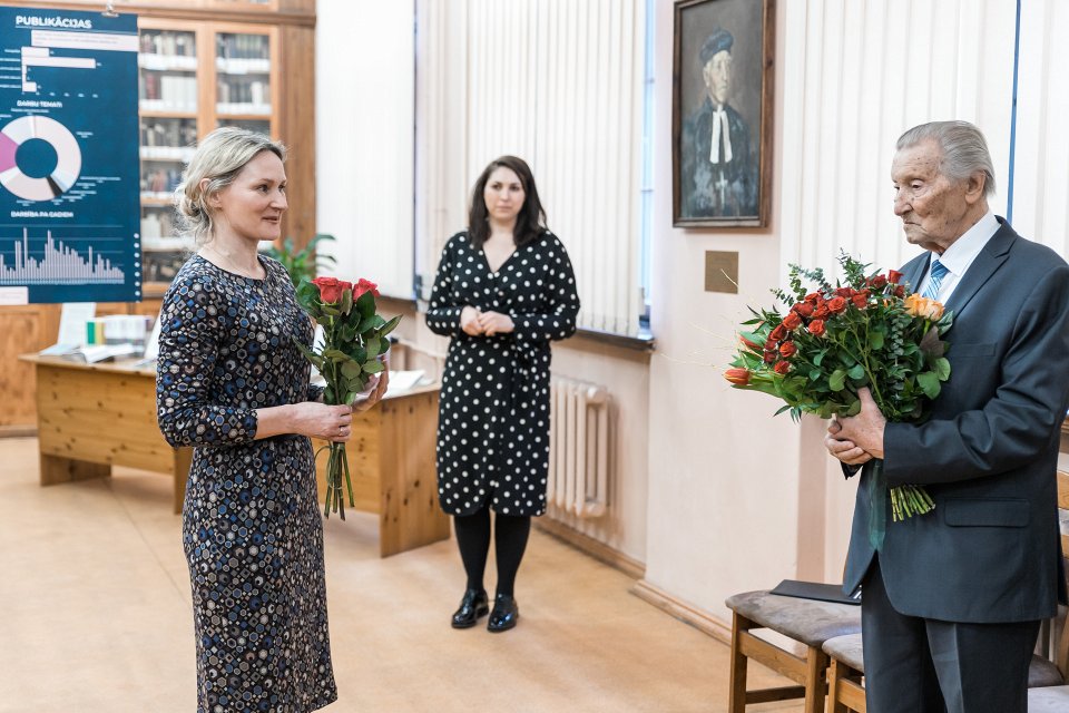 Dr. habil. iur. Ulda Krastiņa jubilejai veltītas izstādes «Vitam Impendre Vero» («Dzīvi veltīt taisnībai») atklāšana Latvijas Universitātes Bibliotēkā Raiņa bulvārī. null