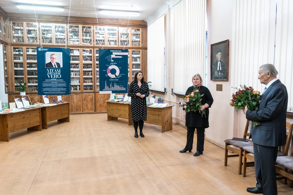 Dr. habil. iur. Ulda Krastiņa jubilejai veltītas izstādes «Vitam Impendre Vero» («Dzīvi veltīt taisnībai») atklāšana Latvijas Universitātes Bibliotēkā Raiņa bulvārī. null