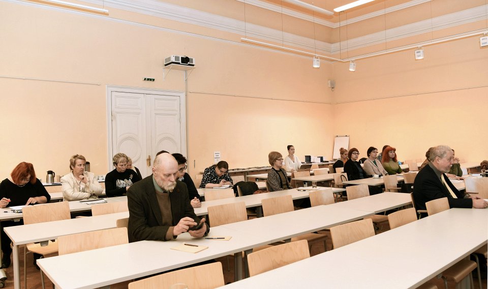 Latvijas Universitātes 81. starptautiskās zinātniskās konferences sekcija «Latvijas Universitātes vēstures liecības atmiņas institūciju krājumos». Konferences dalībnieki.