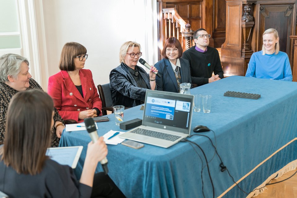 Latvijas Universitātes un Latvijas Kara muzeja sadarbības līguma parakstīšana. null