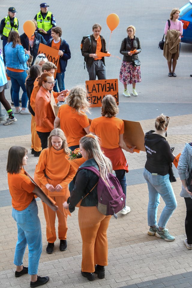 Latvijas Universitātes Fizikas, matemātikas un optometrijas fakultātes studentu un darbinieku «Fizmatdienu» gājiens. null