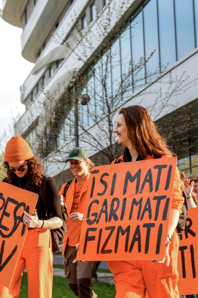 Latvijas Universitātes Fizikas, matemātikas un optometrijas fakultātes studentu un darbinieku «Fizmatdienu» gājiens. null