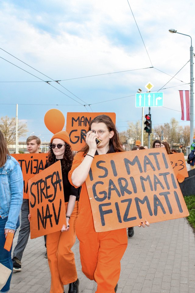 Latvijas Universitātes Fizikas, matemātikas un optometrijas fakultātes studentu un darbinieku «Fizmatdienu» gājiens. null