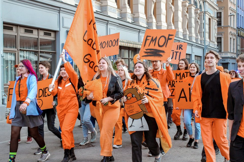 Latvijas Universitātes Fizikas, matemātikas un optometrijas fakultātes studentu un darbinieku «Fizmatdienu» gājiens. null