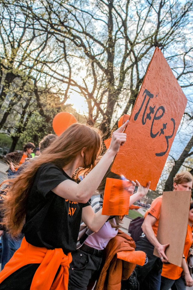 Latvijas Universitātes Fizikas, matemātikas un optometrijas fakultātes studentu un darbinieku «Fizmatdienu» gājiens. null