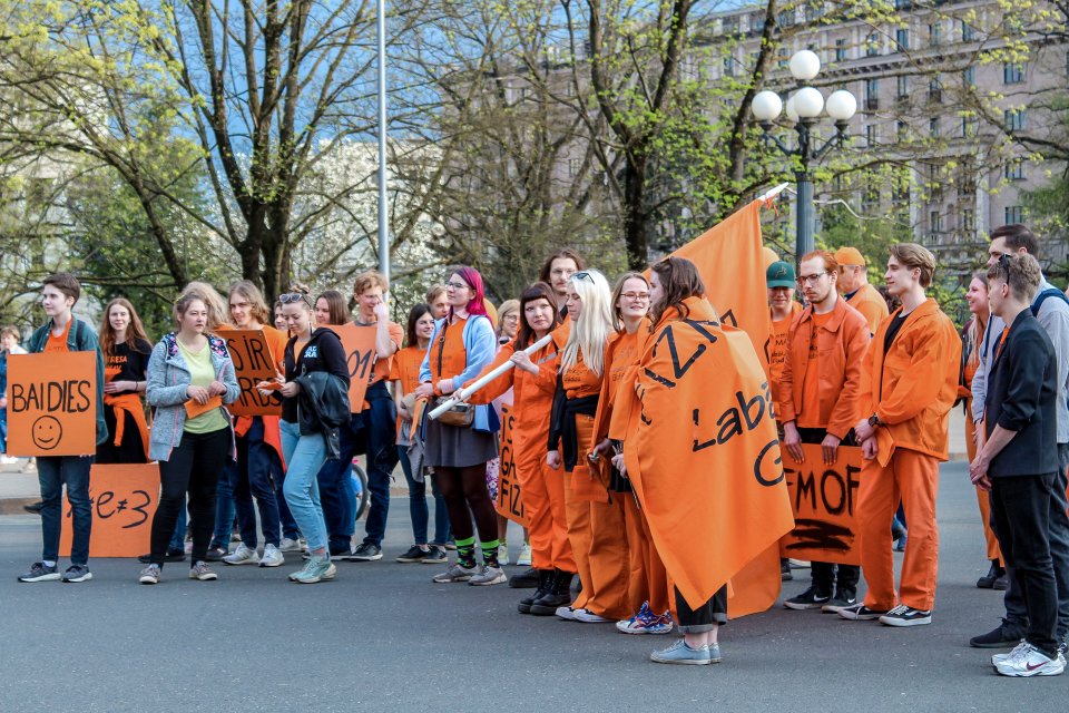 Latvijas Universitātes Fizikas, matemātikas un optometrijas fakultātes studentu un darbinieku «Fizmatdienu» gājiens. null