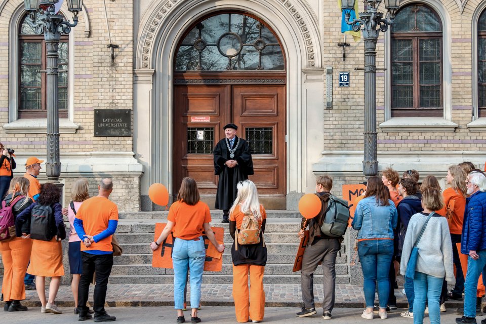 Latvijas Universitātes Fizikas, matemātikas un optometrijas fakultātes studentu un darbinieku «Fizmatdienu» gājiens. null