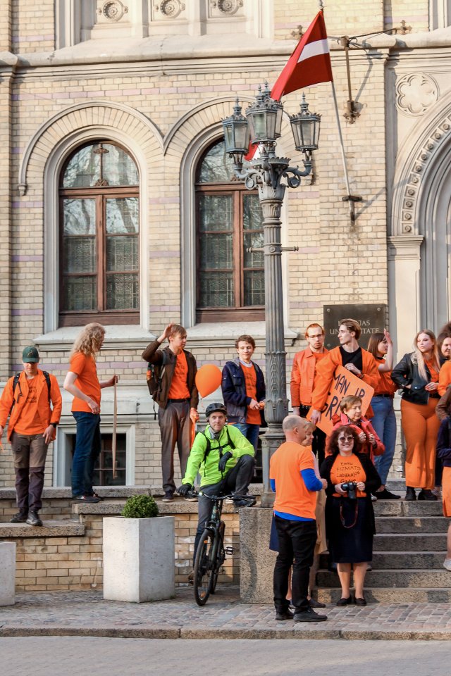 Latvijas Universitātes Fizikas, matemātikas un optometrijas fakultātes studentu un darbinieku «Fizmatdienu» gājiens. null