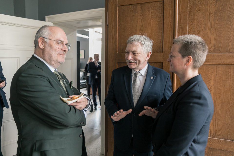 Igaunijas prezidenta Alara Karisa (Alar Karis) vizīte Latvijas Universitātes Lībiešu institūtā. null