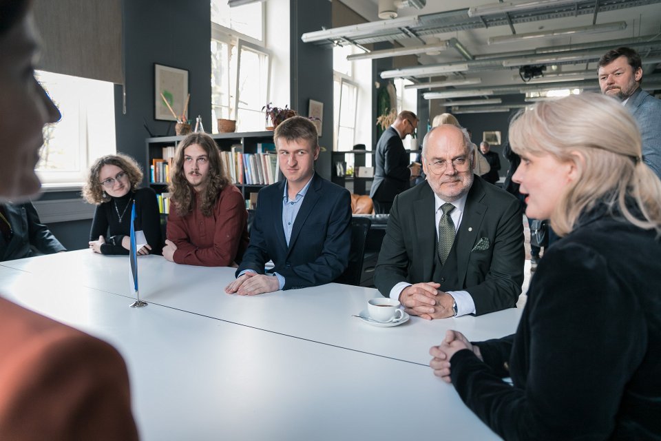 Igaunijas prezidenta Alara Karisa (Alar Karis) vizīte Latvijas Universitātes Lībiešu institūtā. null