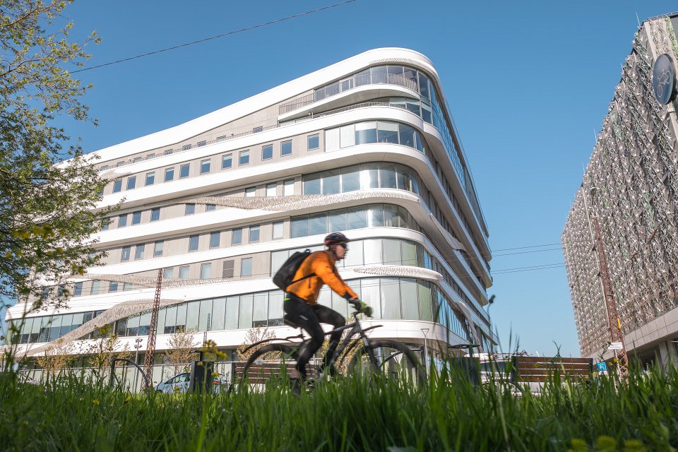 Latvijas Universitātes Akadēmiskā centra Zinātņu māja. null