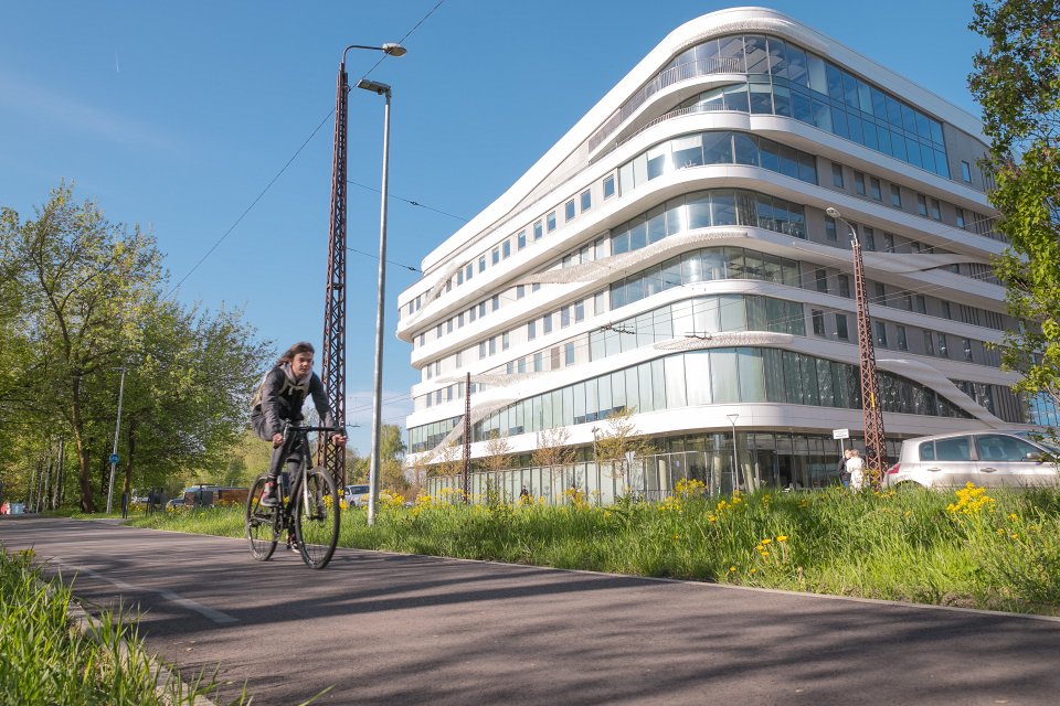 Latvijas Universitātes Akadēmiskā centra Zinātņu māja. null