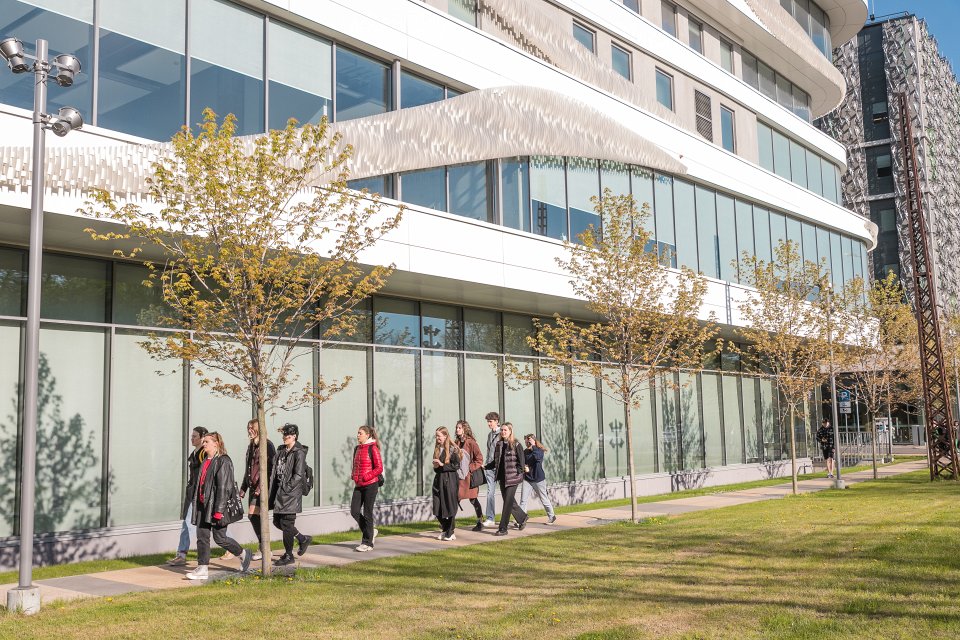 Latvijas Universitātes Akadēmiskā centra Zinātņu māja. null