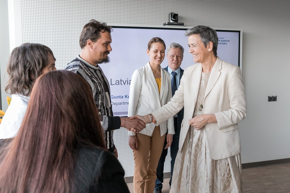 Eiropas Komisijas priekšsēdētājas izpildvietnieces jautājumos par digitālajam laikmetam gatavu Eiropu Margrētes Vestageres (Margrethe Vestager) vizīte Latvijas Universitātē. null