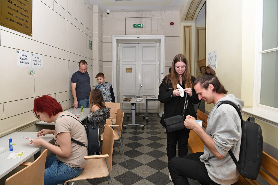 Muzeju nakts Latvijas Universitātē «Uzzini, dari un radi!». Radošā darbnīca “Saules pulkstenis tavā kabatā”.