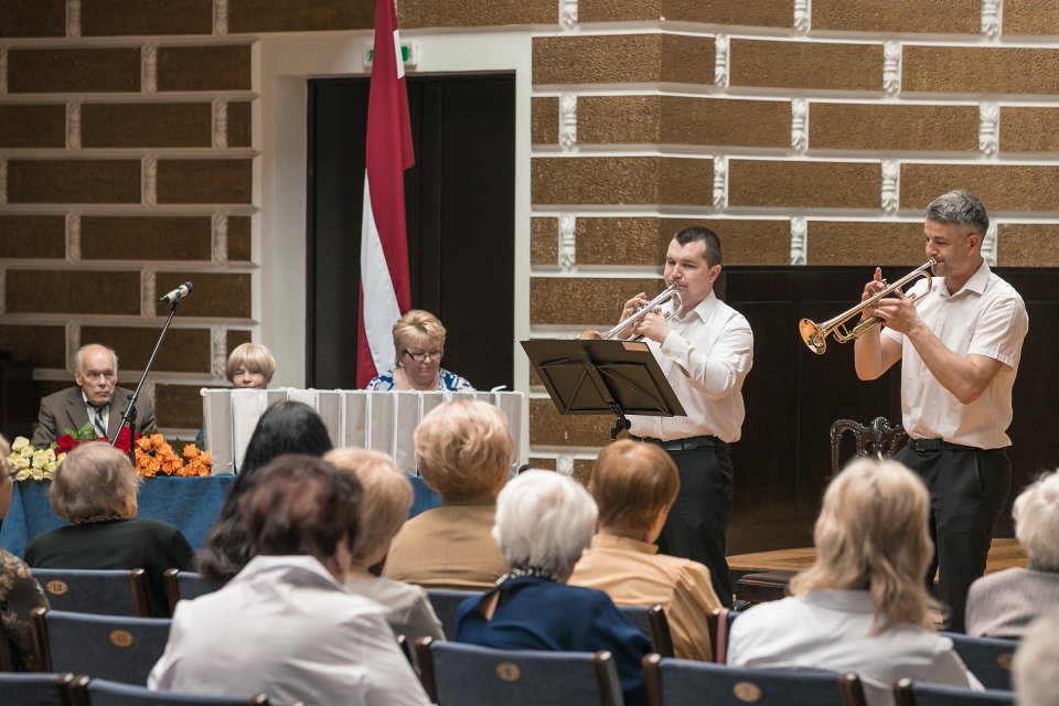 Latvijas Universitātes senioru jubilāru sveikšana. null