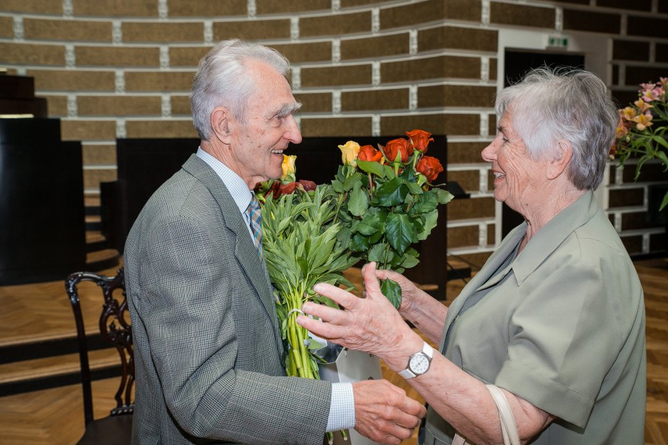 Latvijas Universitātes senioru jubilāru sveikšana. null