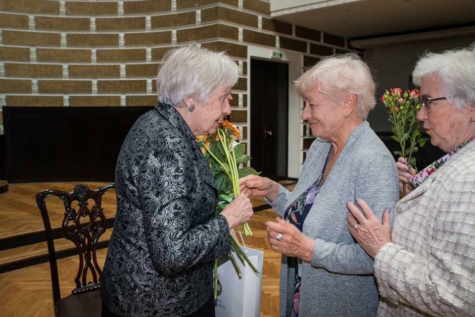 Latvijas Universitātes senioru jubilāru sveikšana. null