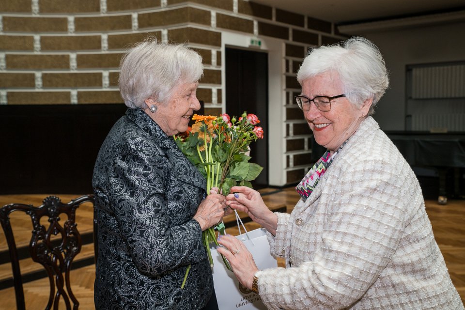 Latvijas Universitātes senioru jubilāru sveikšana. null