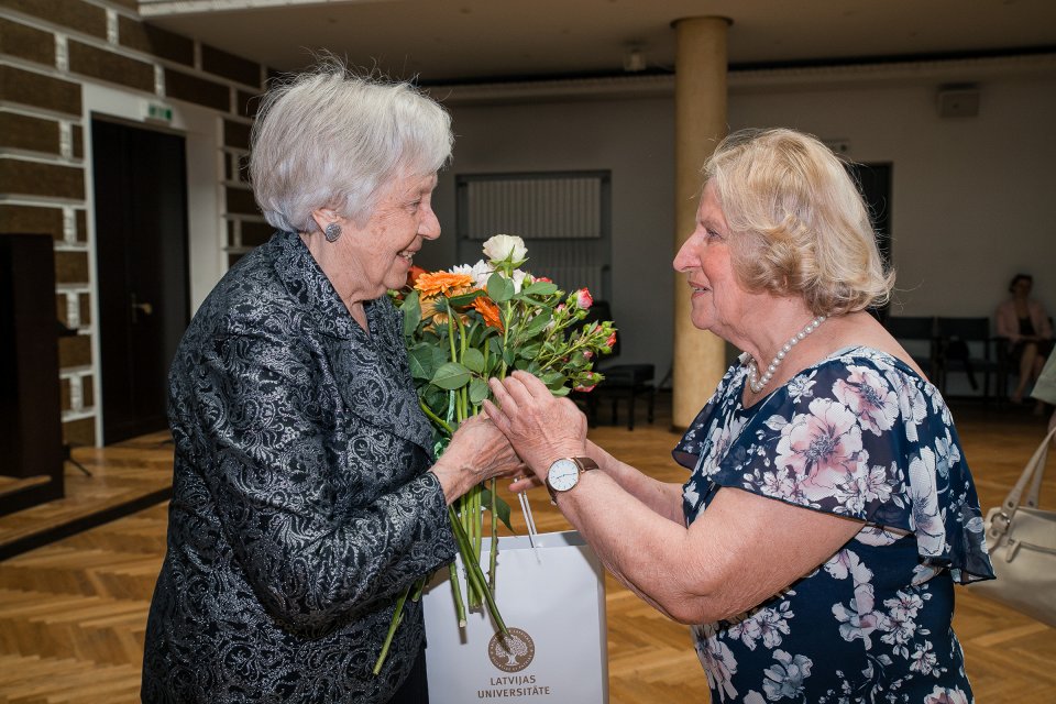 Latvijas Universitātes senioru jubilāru sveikšana. null