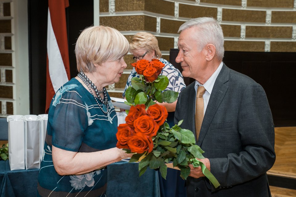 Latvijas Universitātes senioru jubilāru sveikšana. null