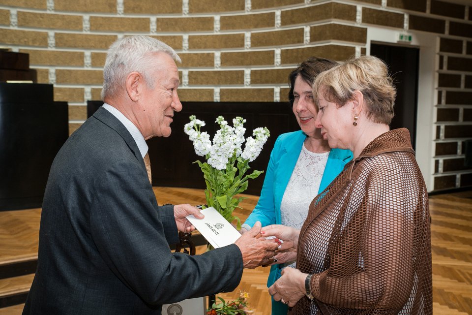 Latvijas Universitātes senioru jubilāru sveikšana. null